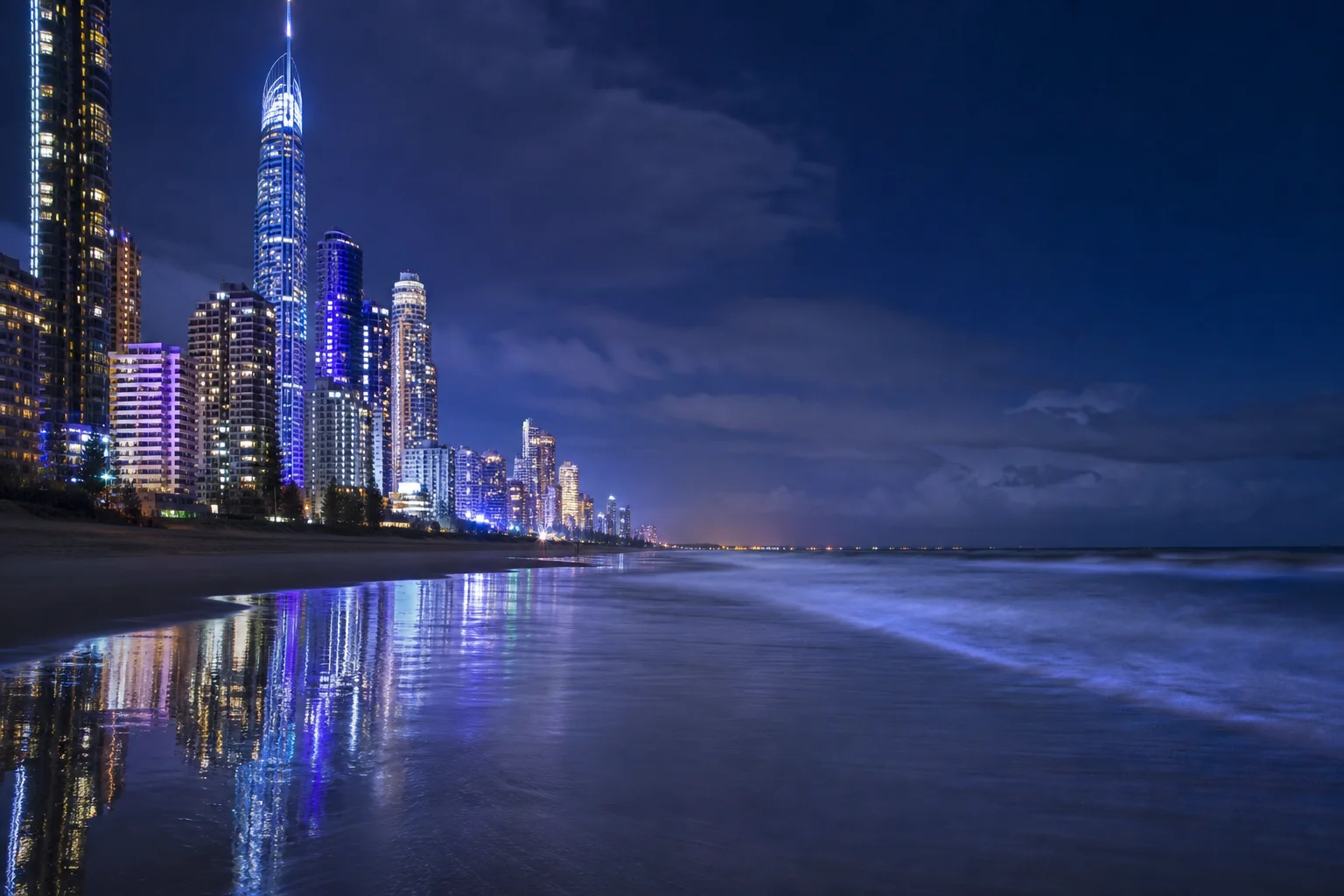 Editorial city guide graphic for Avantgarde Casino readers in Gold Coast, QLD
